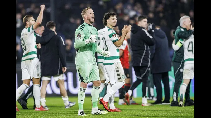 Cầu thủ của Dobrudzha dùng kỹ thuật để vượt qua cầu thủ của Ludogorets trong trận đấu